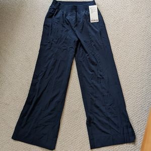 NWT Lululemon Wanderer 8 Navy